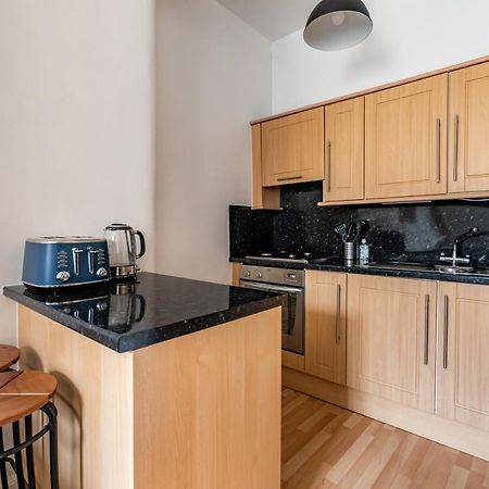 Amazing Apartments - Dalgety St - Near Holyrood 에든버러 외부 사진