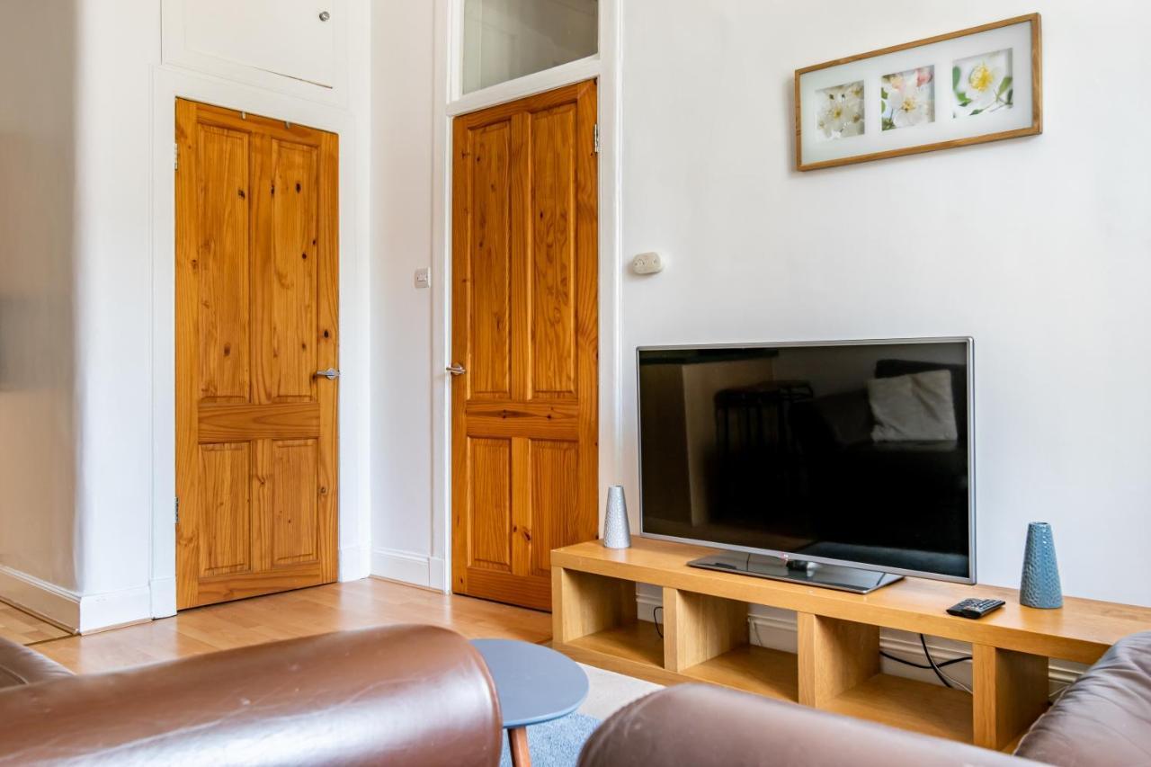 Amazing Apartments - Dalgety St - Near Holyrood 에든버러 외부 사진