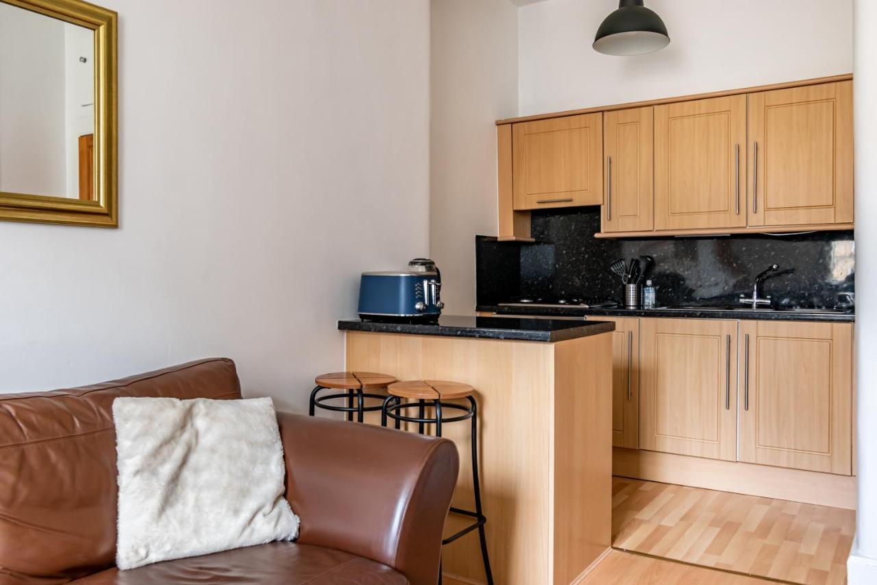Amazing Apartments - Dalgety St - Near Holyrood 에든버러 외부 사진