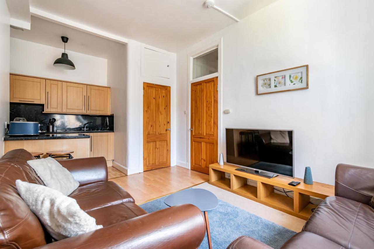 Amazing Apartments - Dalgety St - Near Holyrood 에든버러 외부 사진